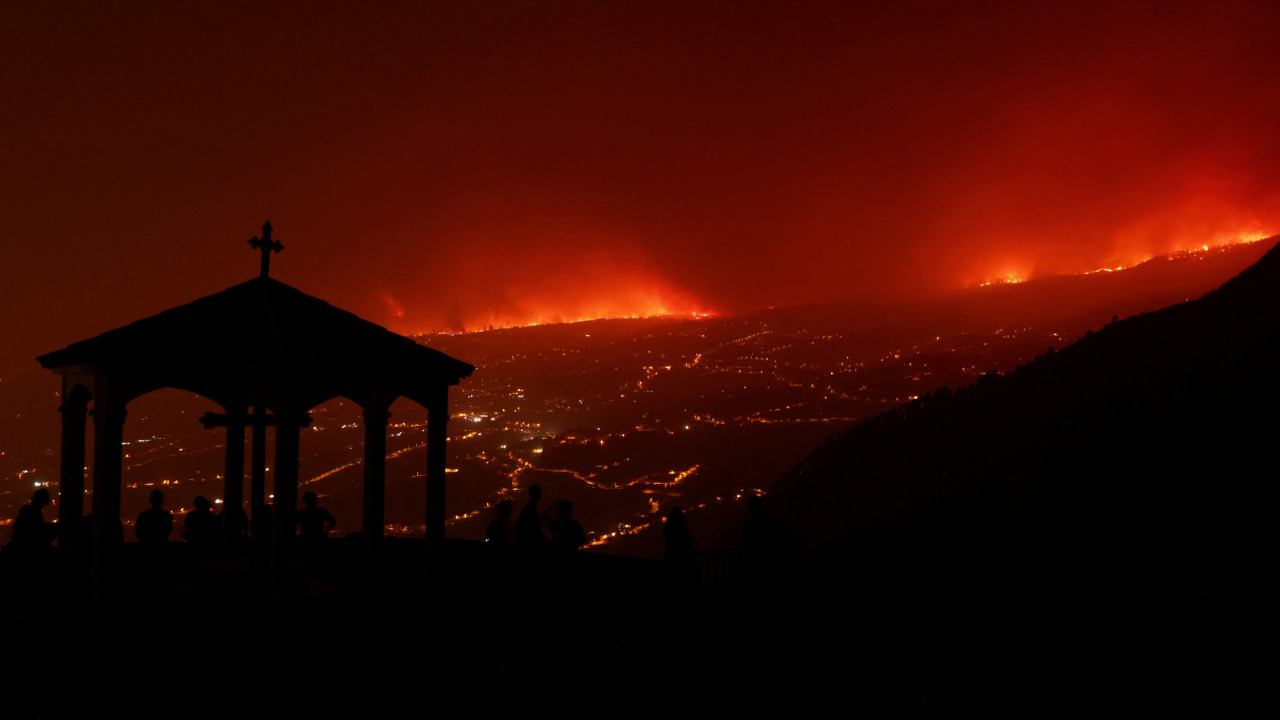 El incendio en Tenerife ha provocado ya la evacuación de más de 12.000 personas