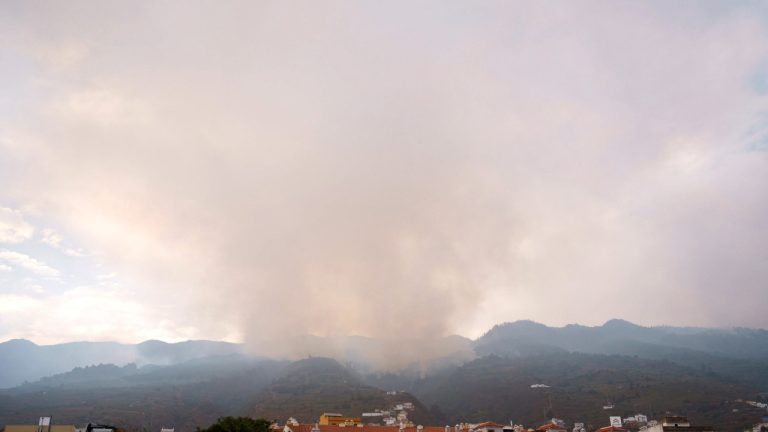 Se provocó incendio en Tenerife y hay tres líneas de investigación
