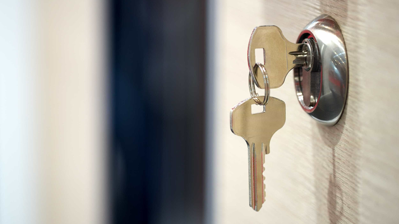 Detenida una pareja por cambiar las cerraduras de un apartamento sin avisar a los inquilinos