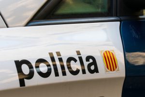 Detenido tras irrumpir en una comisaría armado con un cuchillo en Barcelona