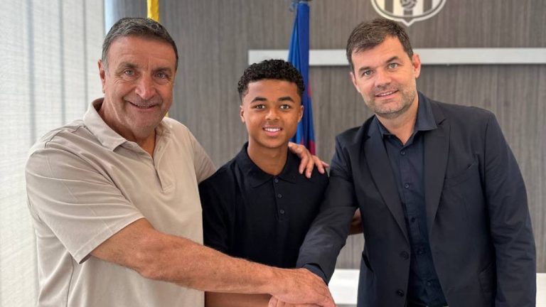 El Barcelona firma contrato con el hijo (menor) de Patrick Kluivert