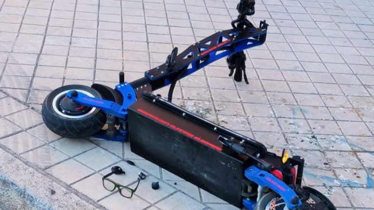 España.  Joven muere al caer de un scooter que podía alcanzar los 120 km/h