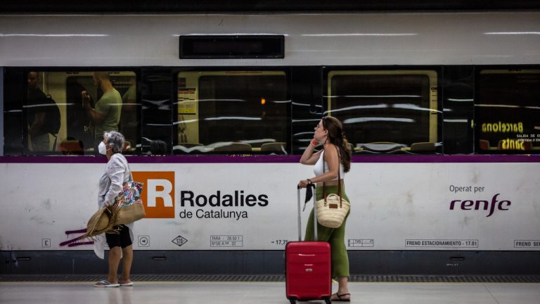 Mueren cuatro personas tras ser atropelladas por un tren en Barcelona