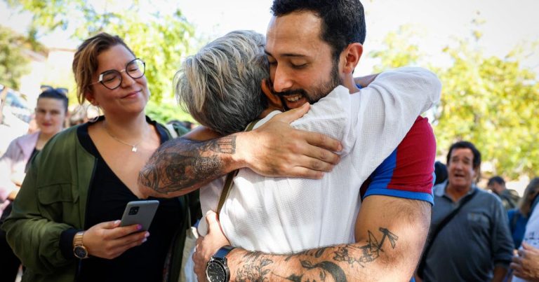 Condenado por apología del terrorismo, el rapero Valtonyc regresa a España tras cinco años de exilio