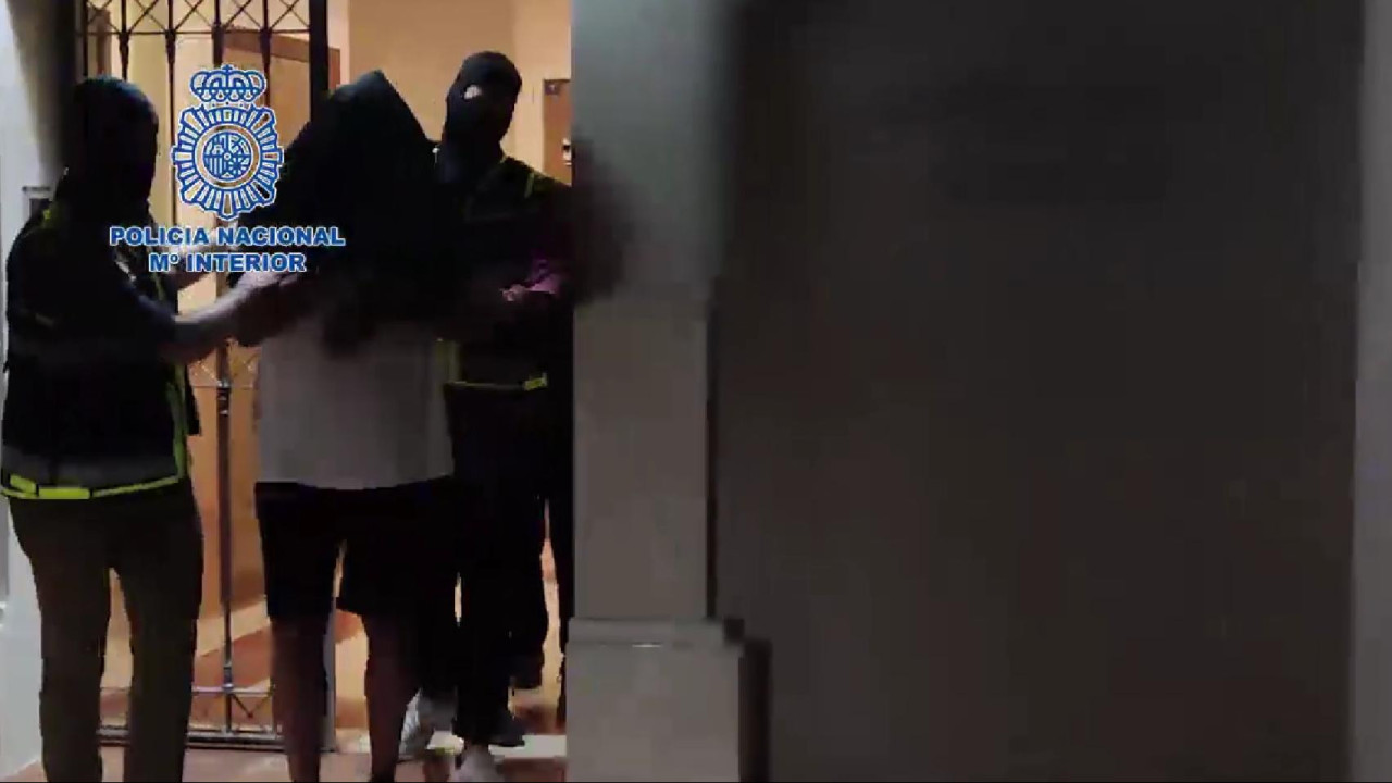 La policía publica el vídeo de la detención de un hombre vinculado al atacante de Bruselas