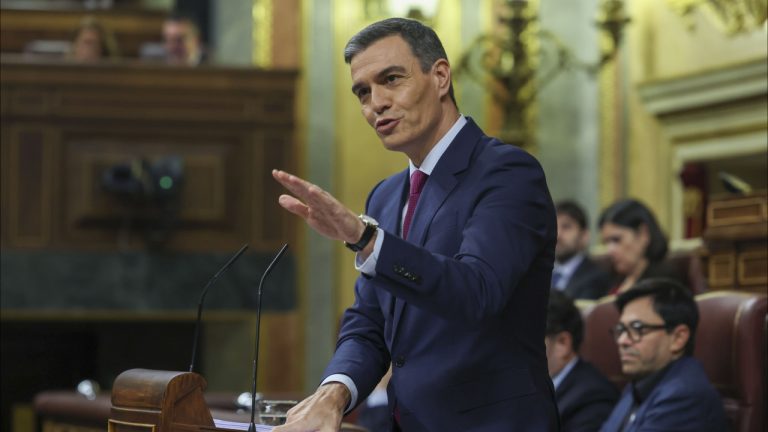 El Parlamento español vota hoy la reelección de Sánchez