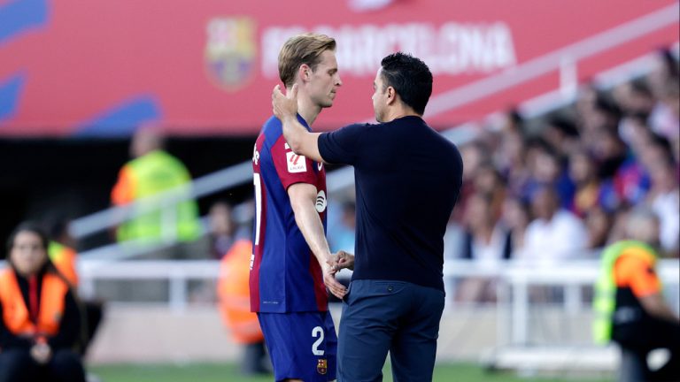 No todo son malas noticias.  Xavi recibe ‘refuerzo’ en el entrenamiento del Barcelona