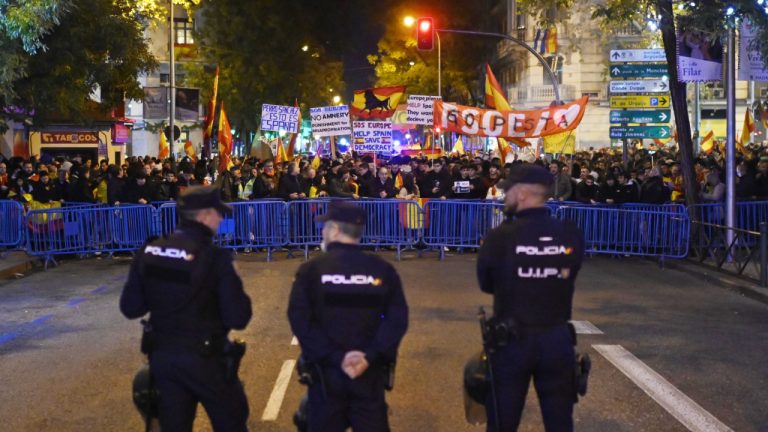 Tres mil manifestantes vuelven a salir a las calles en Madrid.  Imágenes