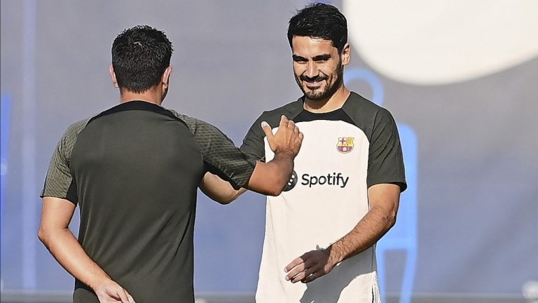Xavi rechaza la marcha del jugador del Barça: «Aquí busca un hogar…»