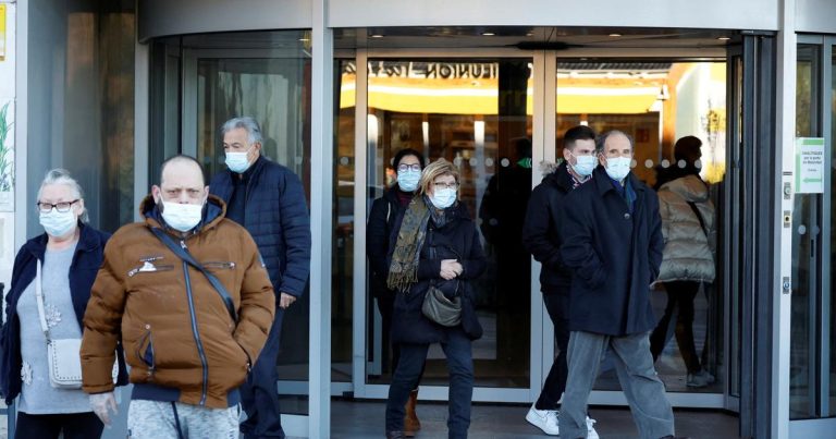 España: ante los virus invernales, el uso de mascarilla vuelve a ser obligatorio en los hospitales