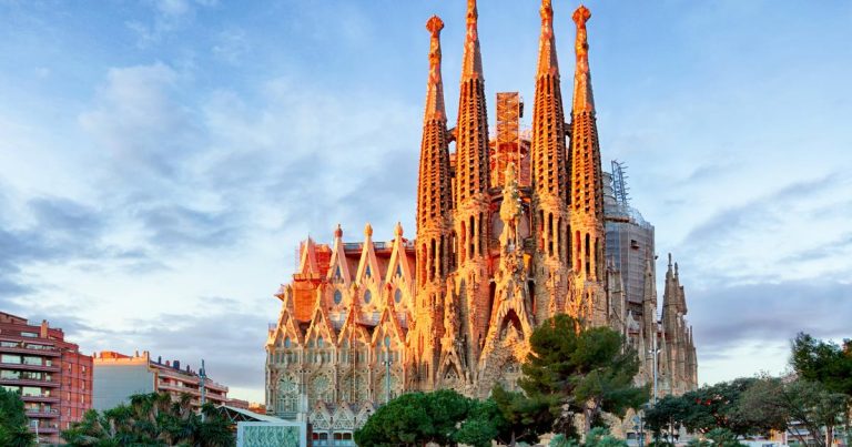 España: el crecimiento alcanzó el 2,5% en 2023, impulsado por el turismo