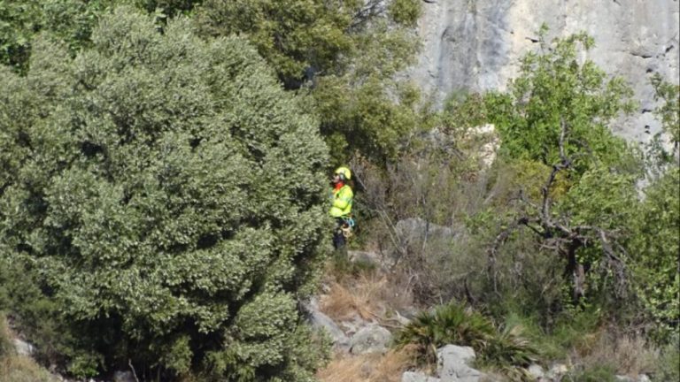 Muere turista tras caer desde 25 metros en España