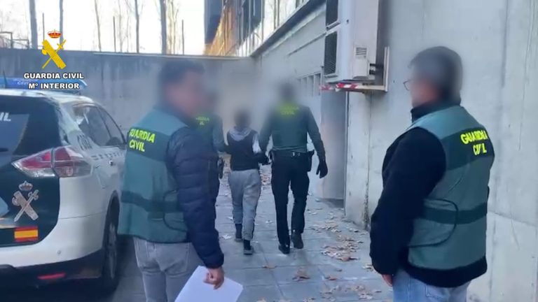 Detenidos los padres de una niña de 12 años que se iba a casar con ella por 3.000 euros en Granada