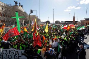 España: Los agricultores vuelven a bloquear el centro de Madrid