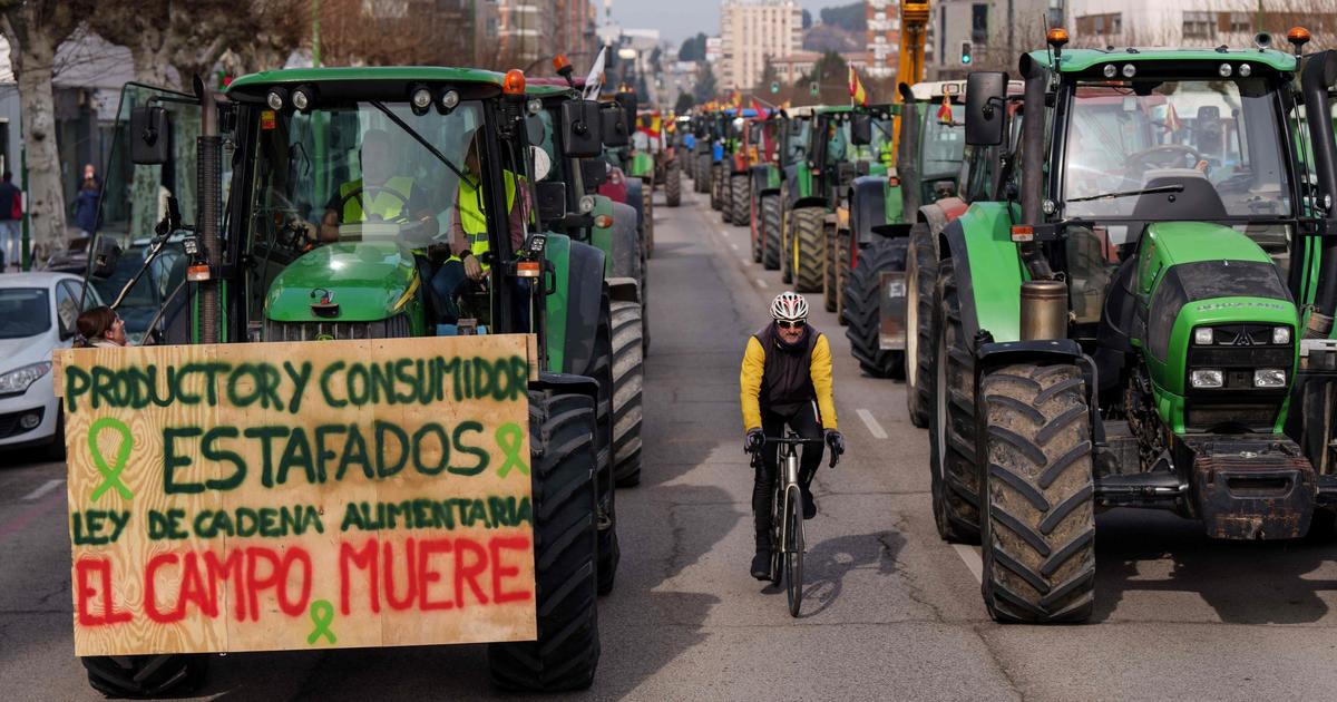 Los agricultores españoles continúan las protestas y los bloqueos