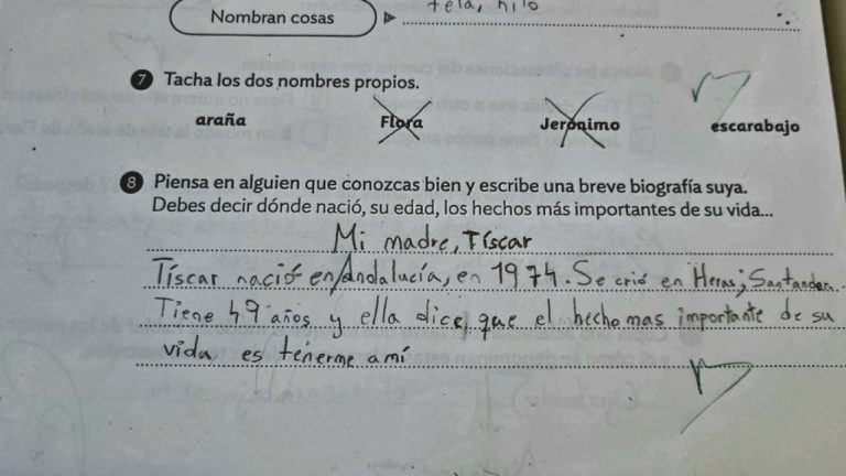 Madre conmovida por la respuesta de su hija de 8 años al examen escolar