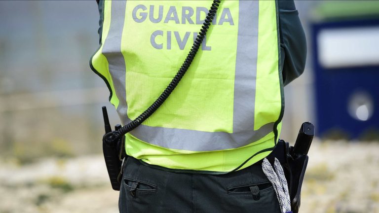 Mujer encontrada muerta y amordazada en un coche en España.  Niños detenidos