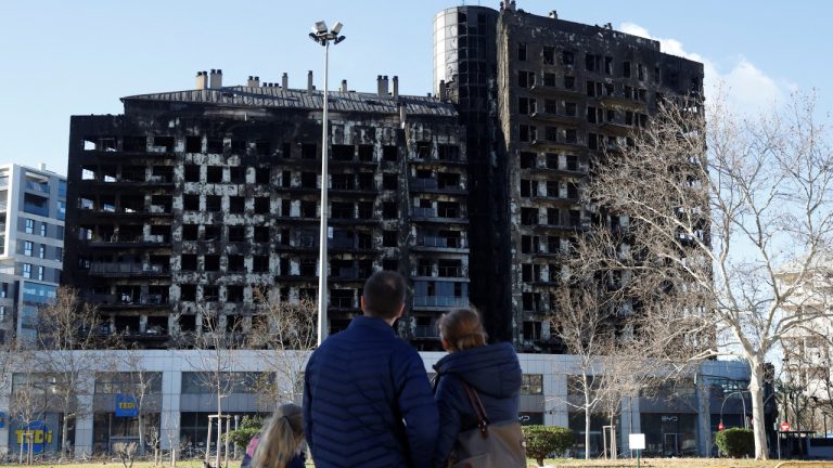 Se eleva a 10 el número de muertos tras el incendio en un edificio de Valencia