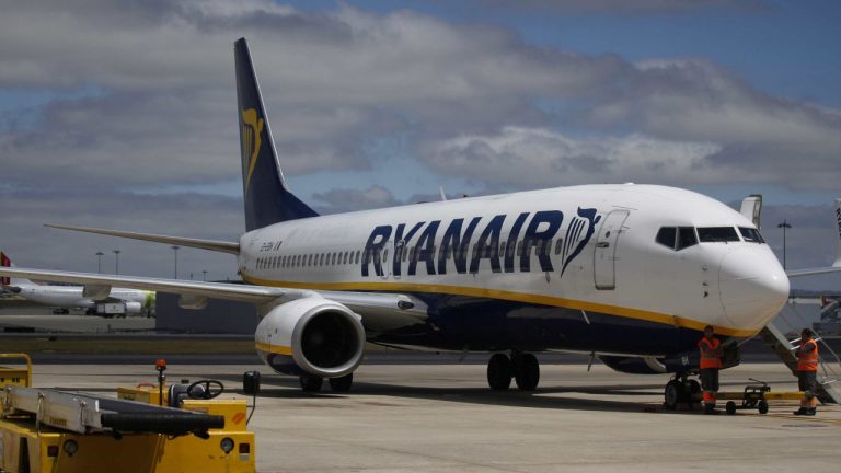 El conflicto a bordo suspende el aterrizaje de un avión en Málaga