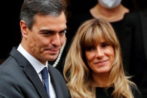 El giro de Pedro Sánchez tras la acusación de su mujer