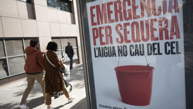 «Emergencia».  Cataluña podrá restringir el uso del agua a los turistas