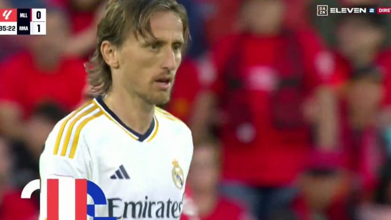 Esto es fútbol.  Fuera del Madrid, Modric se marcha del partido con una ovación