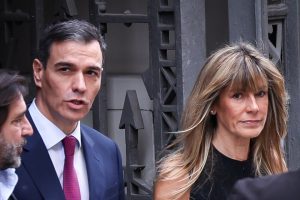 La esposa de Sánchez investigada por tráfico de influencias y corrupción