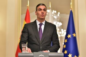 Los partidos 'artilugios' españoles piden a Sánchez que no dimita