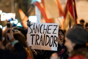 Madrid dividida entre manifestaciones.  Uno a favor de Sánchez, uno en contra