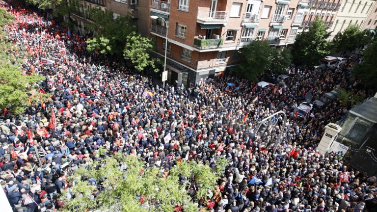 Más de diez mil personas piden a Sánchez que no dimita en Madrid