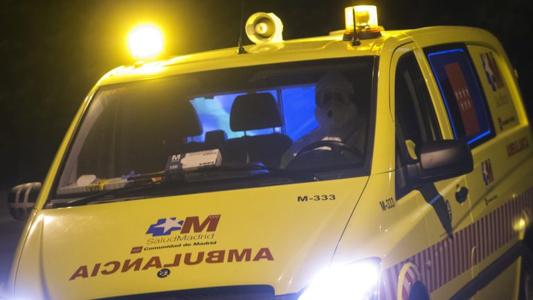 Muere tras volcar el conductor de un camión cargado con aceite de oliva en España
