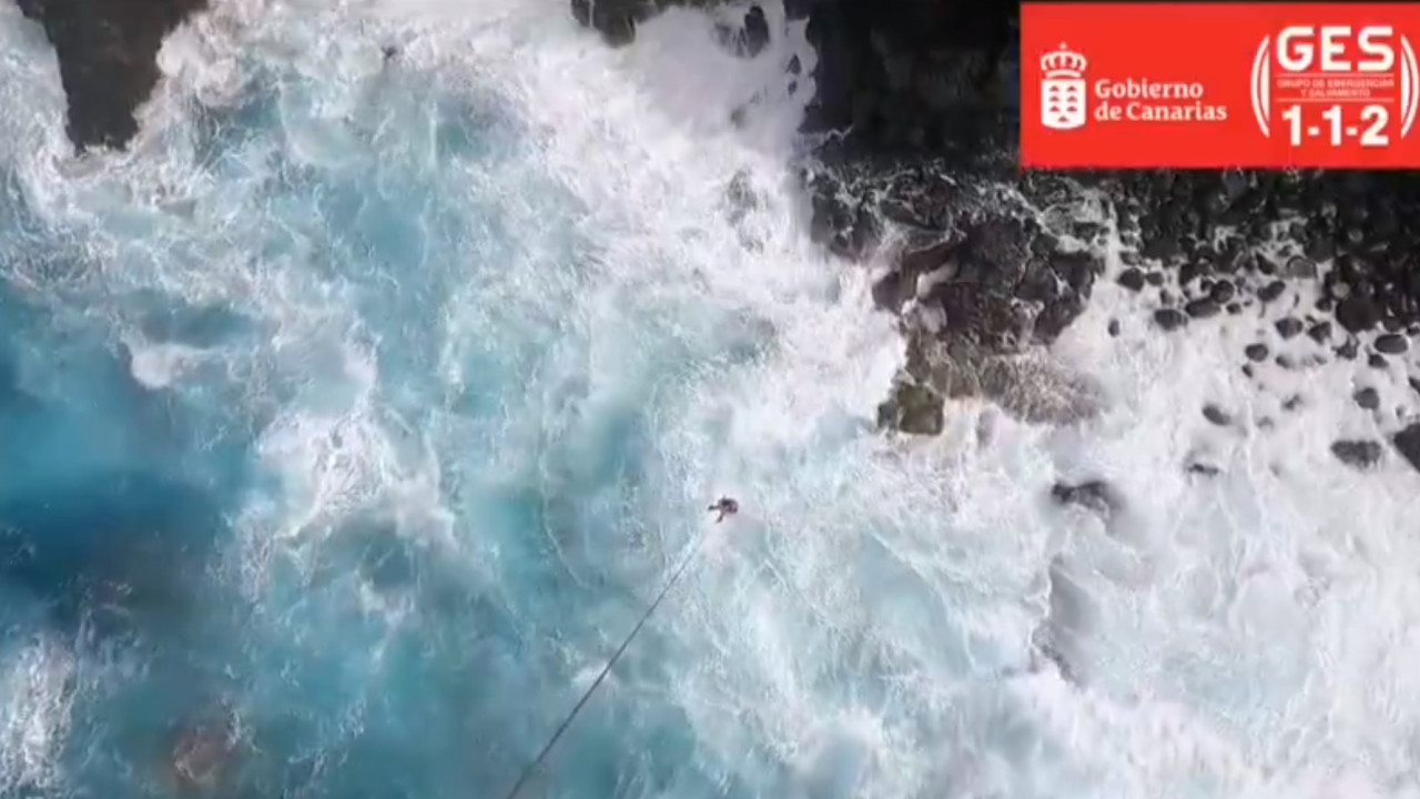 Muere turista checa al caer al mar en Tenerife mientras hacía fotos