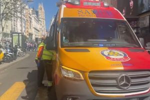 Mujer gravemente herida tras ser atropellada por un autobús en Madrid