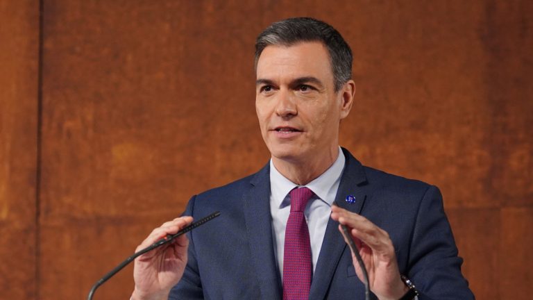 ¿El hermano de Sánchez paga impuestos en Portugal?  La oposición pide «decencia»
