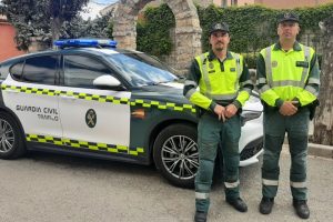 Los guardias ayudan a salvar a un hombre que se desmayó tras asfixiarse en España