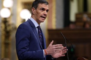 “Algunos prenden fuego al mundo y otros deben tragarse las cenizas”: Pedro Sánchez evoca un escenario “mucho peor” en Oriente Medio que el de Irak