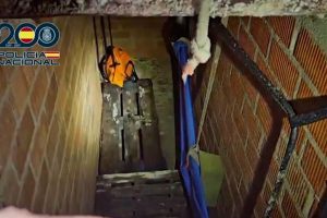 Rieles, vagones, poleas… Imágenes de un túnel de transporte de droga descubierto entre Marruecos y España