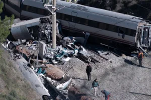 Colisión de dos trenes en España: la vía se rompió el día antes del accidente, según medios españoles