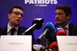 Regularizar a casi medio millón de inmigrantes indocumentados convertirá a España en “la puerta de entrada al hundimiento migratorio de Europa”, cree Jordan Bardella