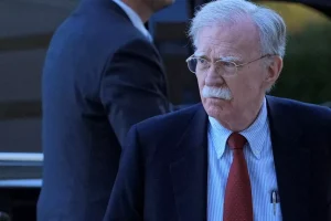 John Bolton, exasesor de Trump, se declarará culpable de retener documentos clasificados, según la prensa estadounidense