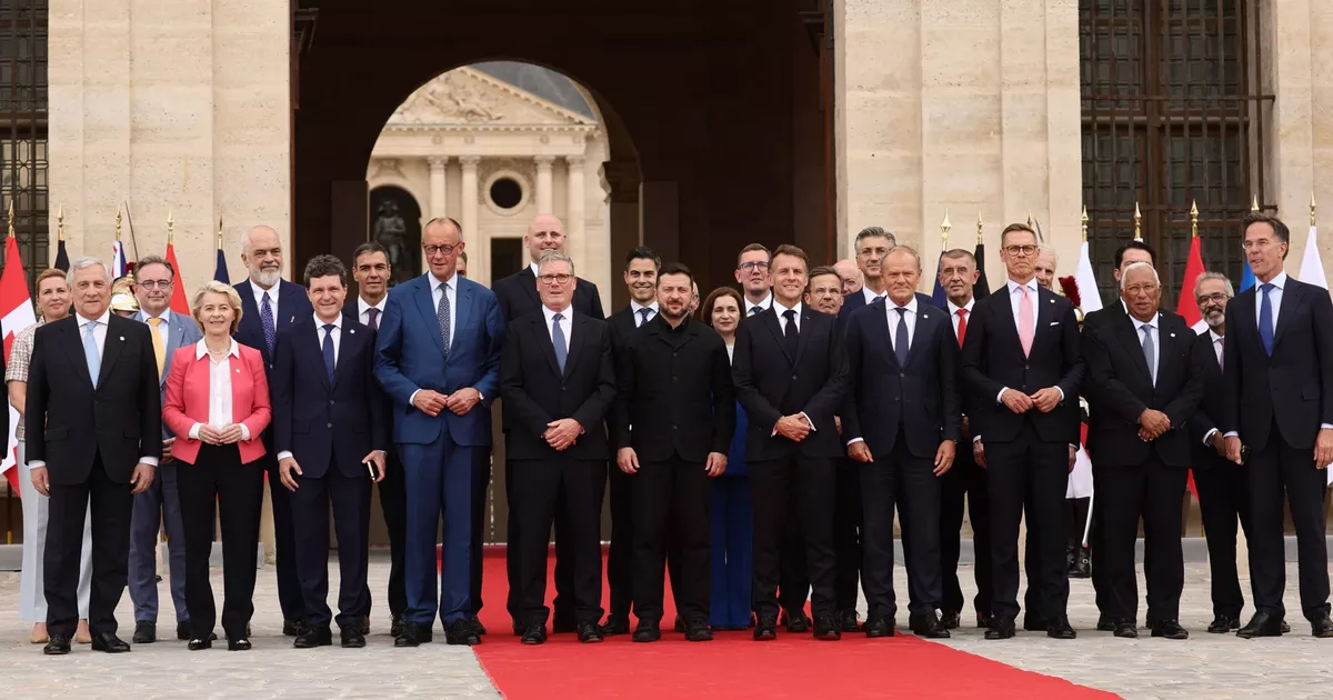 En Los Inválidos, Emmanuel Macron reúne a los miembros de la “coalición de los dispuestos” en torno a Ucrania