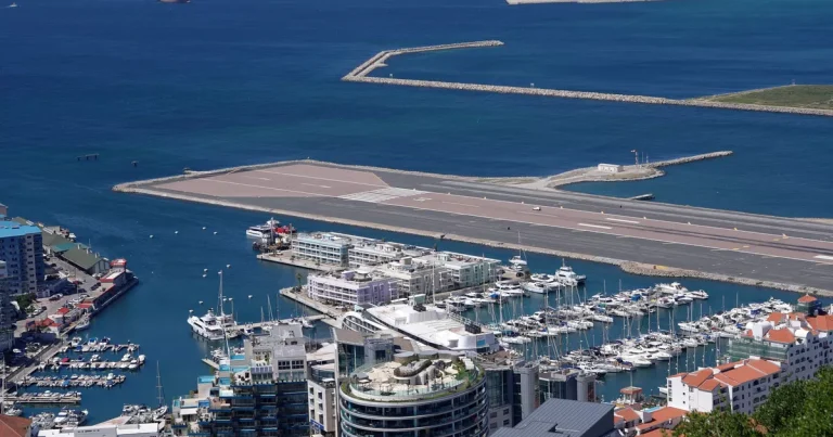 España levanta las restricciones de circulación con Gibraltar