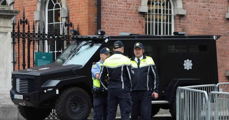 Irlanda: hombre acusado de posesión de explosivos cerca de la frontera norte