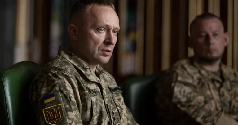 ¿Quién es Mykhailo Drapaty, este general y reformador de sangre fría impulsado a la cabeza de los ejércitos ucranianos?