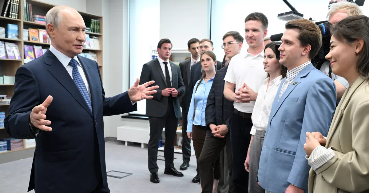 Ante las “amenazas” de la IA, Vladimir Putin afirma “nunca haber tenido miedo de nada”