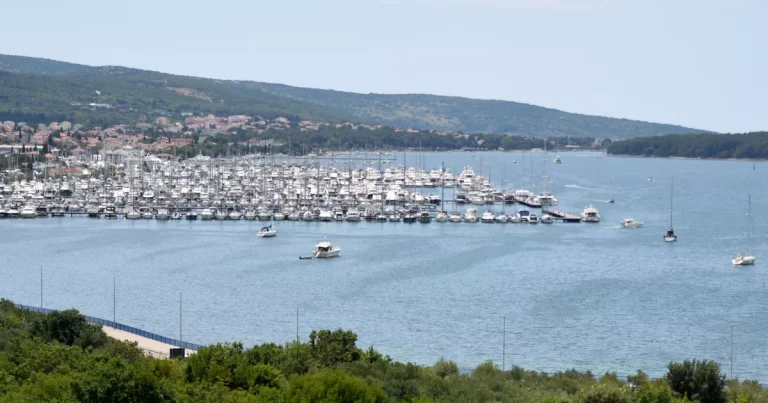 Croacia: cuatro turistas portugueses desaparecen en el mar Adriático, dos supervivientes rescatados