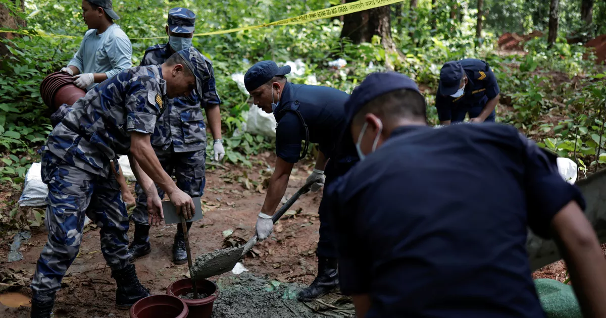 Devastadoras inundaciones en Nepal: las autoridades comienzan a enterrar a las víctimas de los deslizamientos de tierra “para preservar la salud pública”