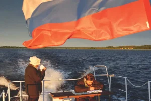 En Complètement à l’Est!, Jean-Christophe Buisson recuerda treinta años de reportaje y pasión por la Europa balcánica y Rusia