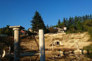 En Italia, un hombre construye su propio ‘antiguo anfiteatro griego’ y estafa a muchos turistas