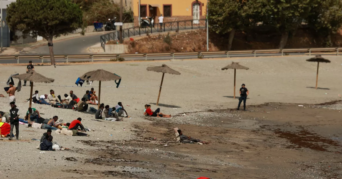 España: dos inmigrantes vagan durante dos semanas en el Mediterráneo antes de ser rescatados